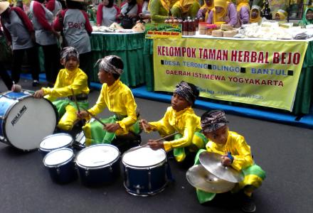 Pawai Peserta Lomba Herbal BEJO Meriahkan Jogja Kreatif